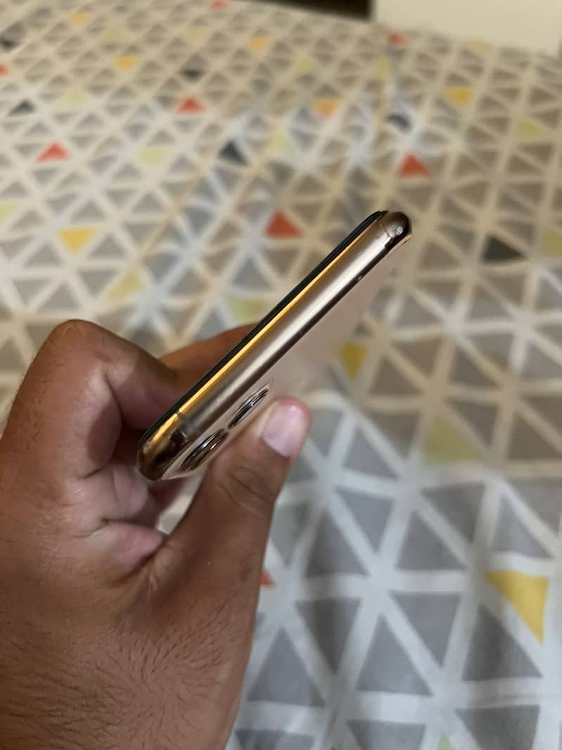 Apple iPhone 11 Pro Max 2