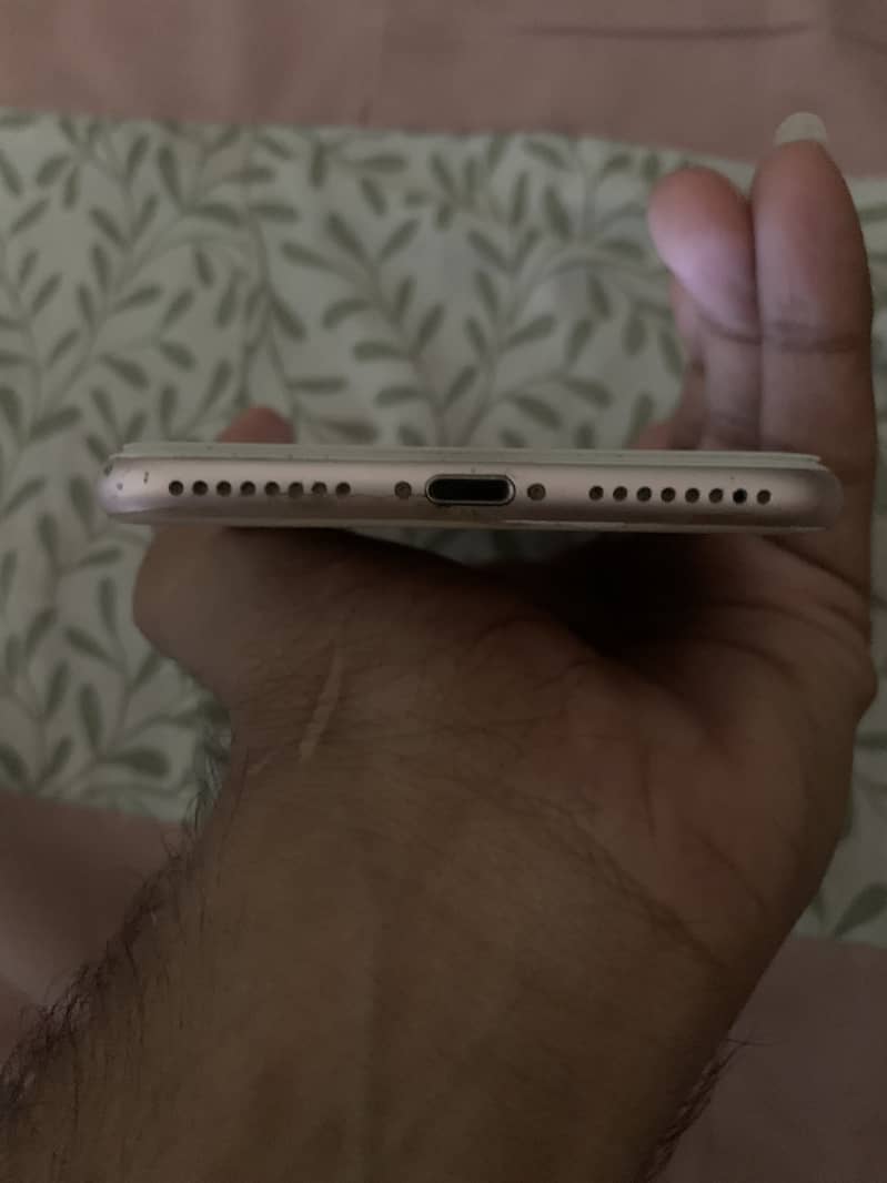Apple iPhone 7 Plus 2