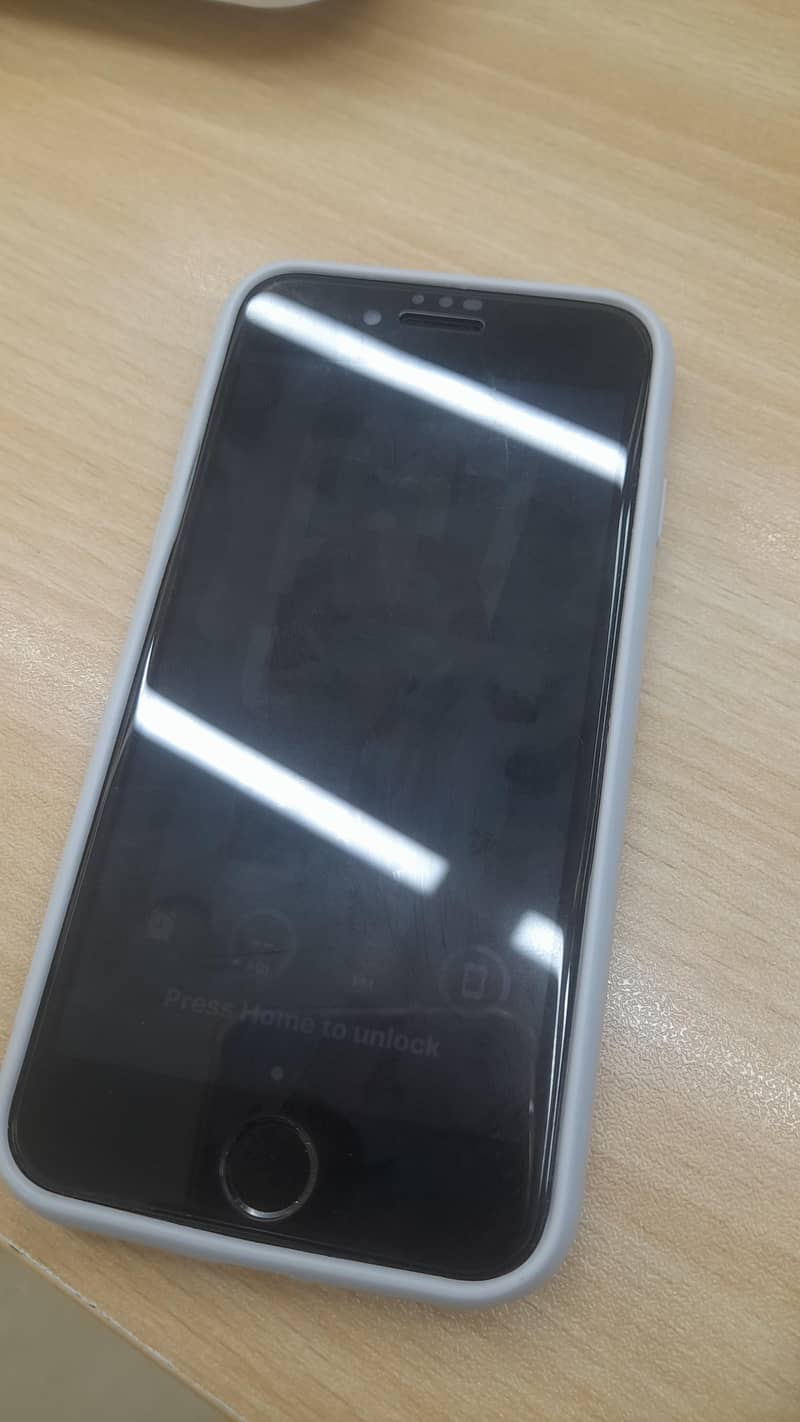 Apple iPhone SE 6