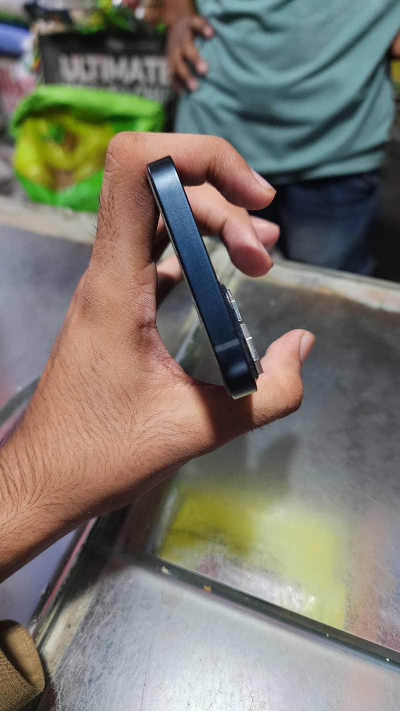 Apple iPhone 13 2