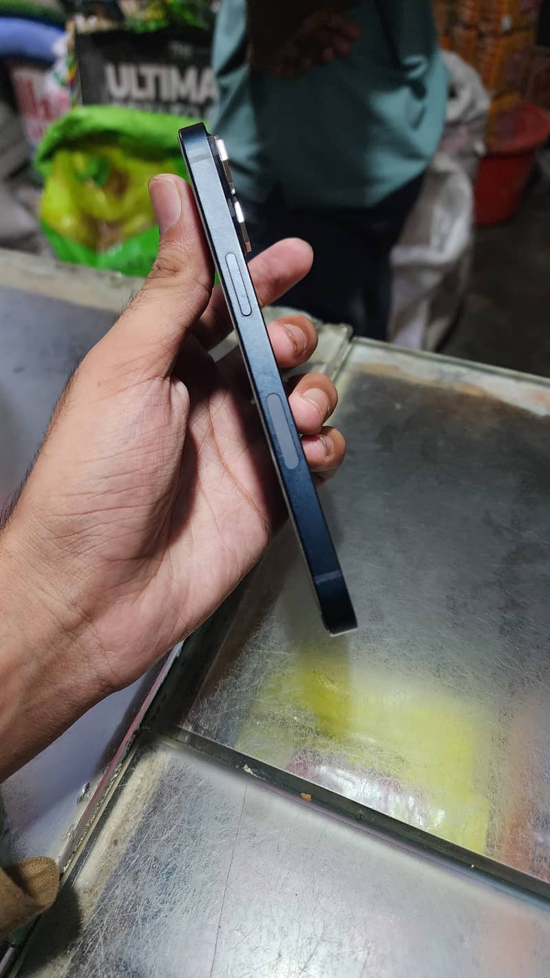 Apple iPhone 13 4