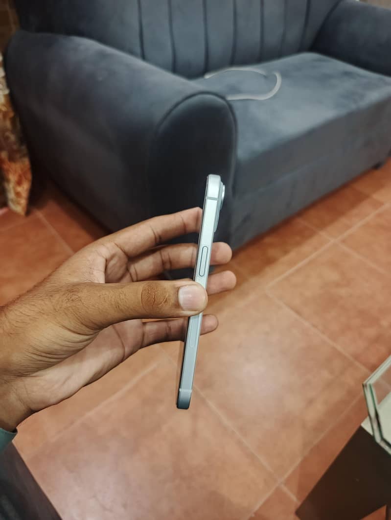 Apple iPhone 15 2