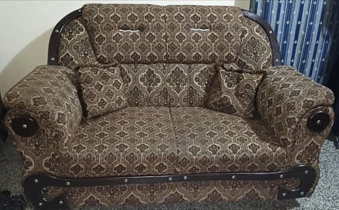 behtreen sofa 6 seater for sale 45000 with tabal set