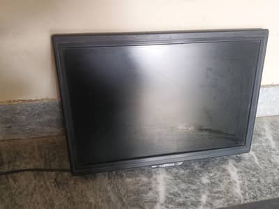 lcd 14 inches peso ki need hain is liye sell kr rhy