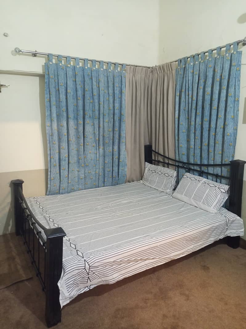 Iron bed 0