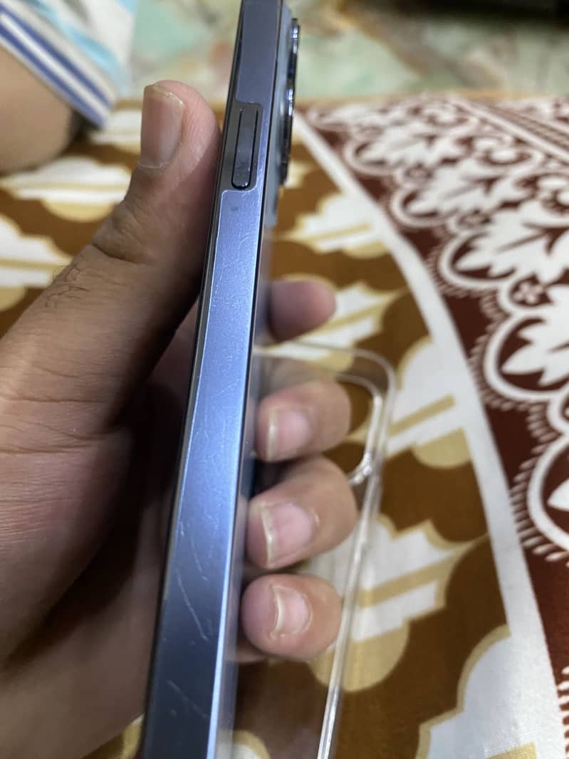 Apple iPhone 13 Pro Max 2