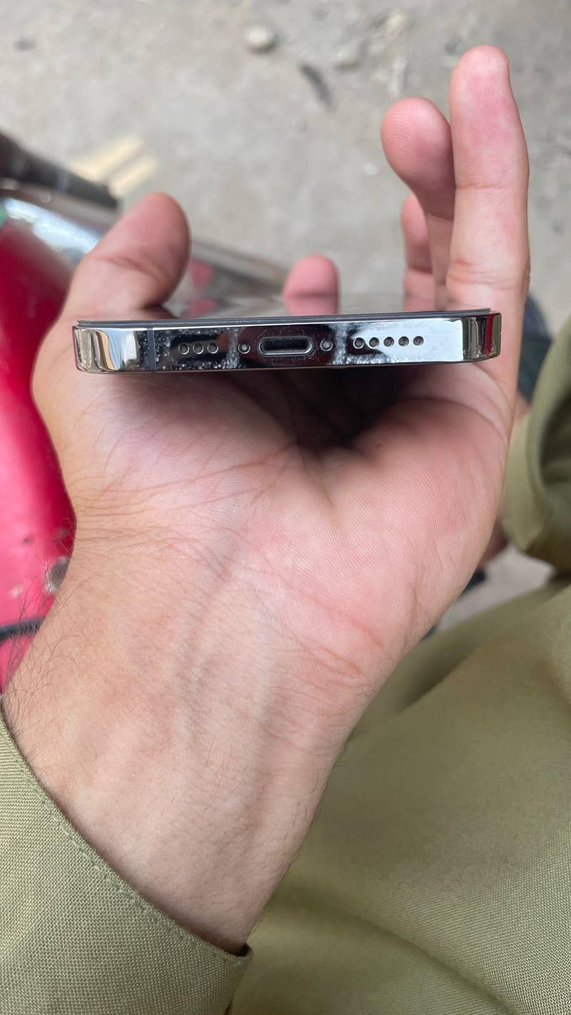 Apple iPhone 12 Pro 1