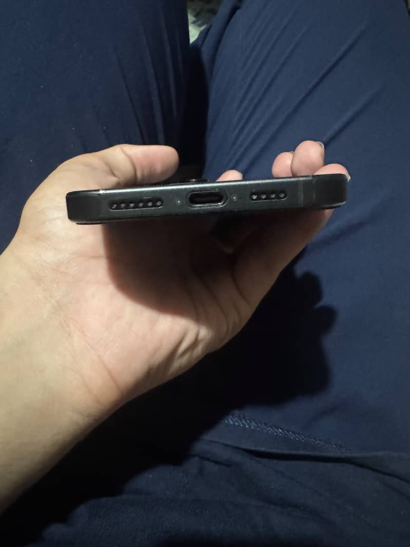 Apple iPhone 16 Pro Max 3