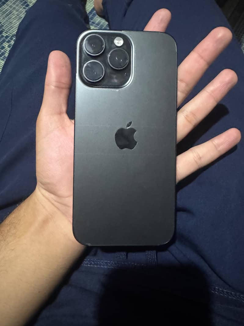 Apple iPhone 16 Pro Max 4