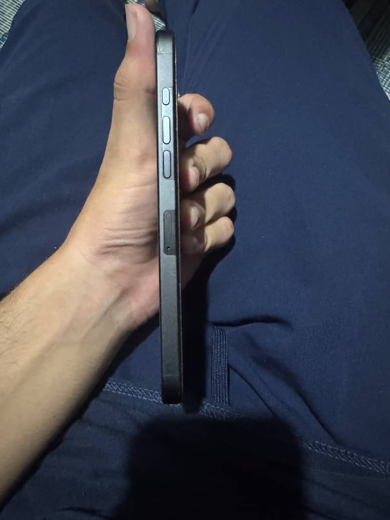 Apple iPhone 16 Pro Max 6