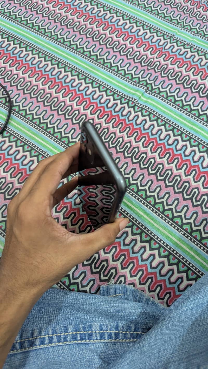 Apple iPhone 11 3