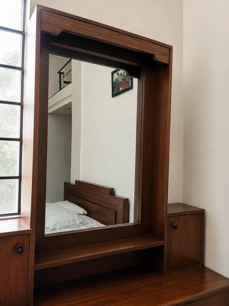 dressing table 2