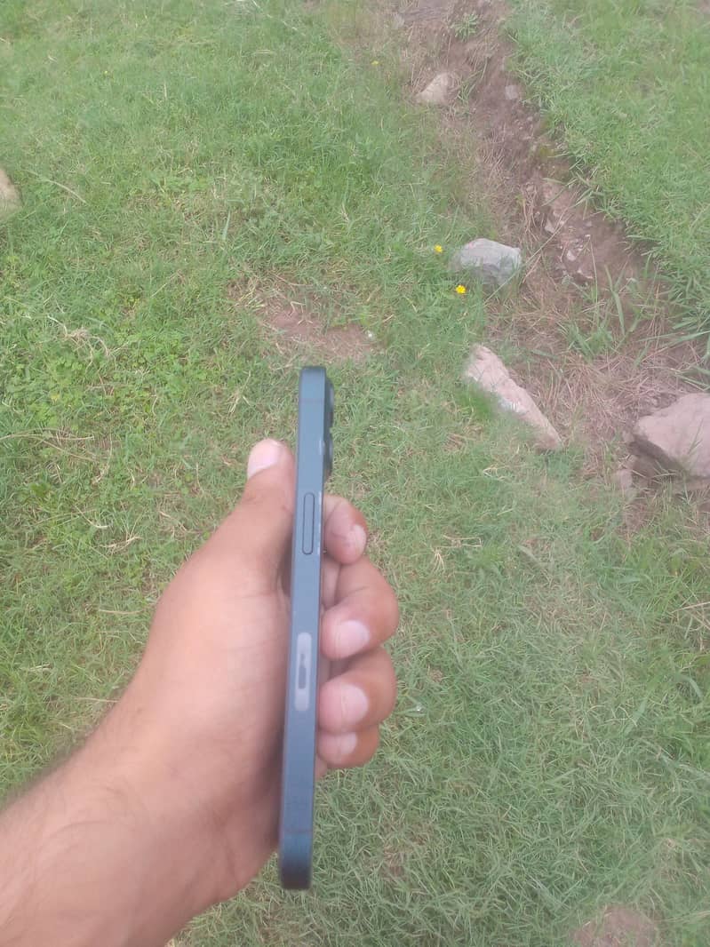 Apple iPhone 13 2
