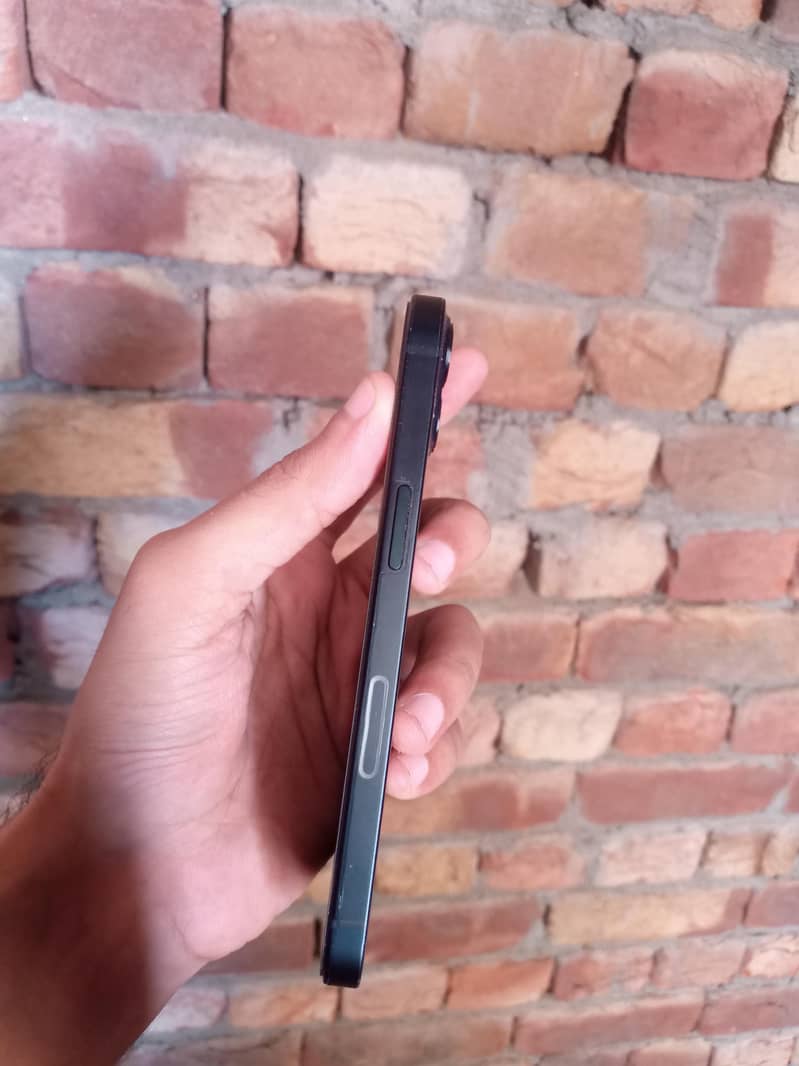 Apple iPhone 13 2