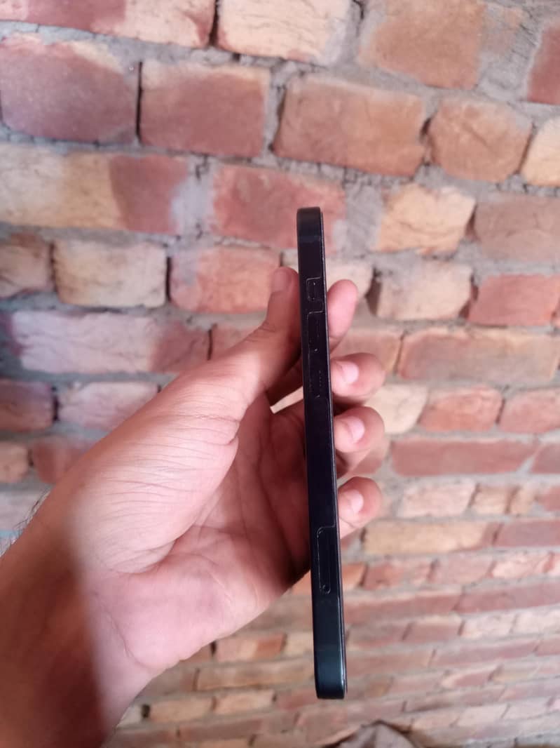Apple iPhone 13 4
