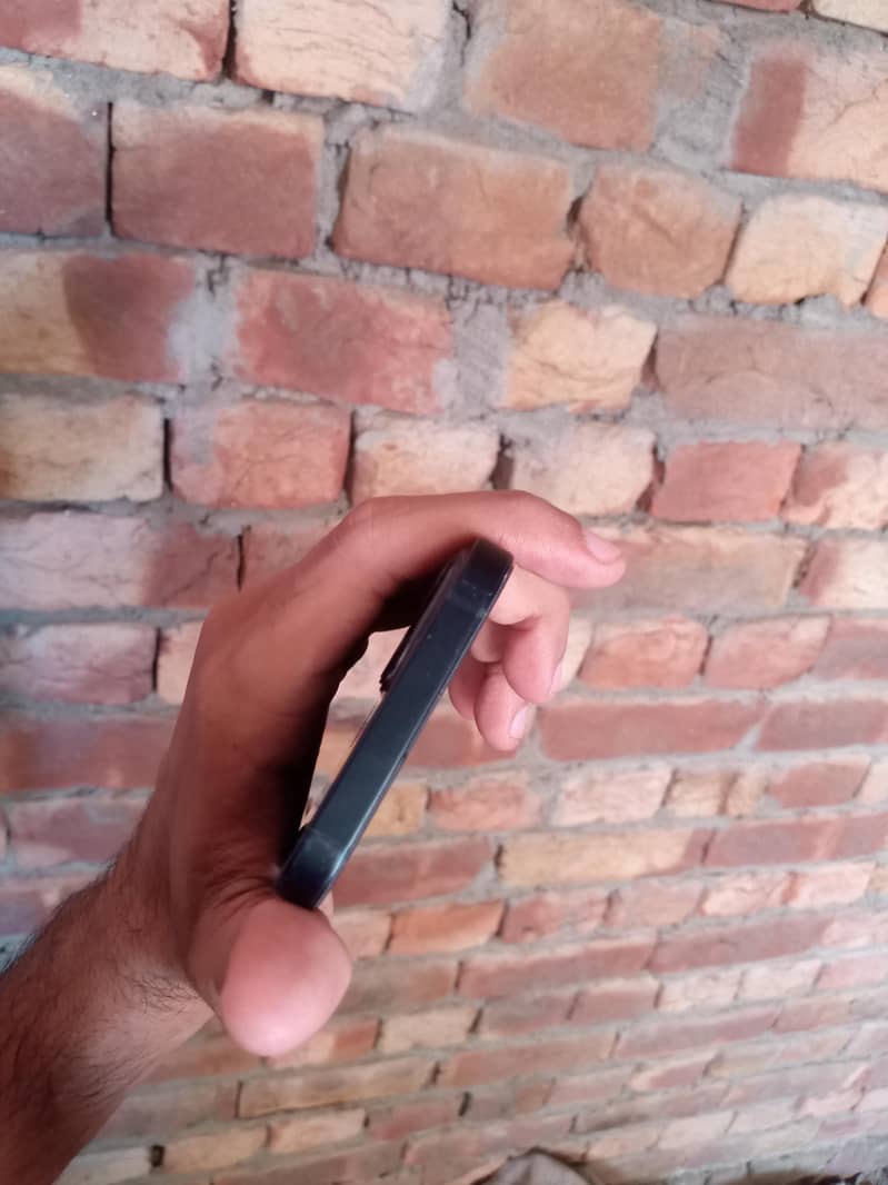 Apple iPhone 13 5