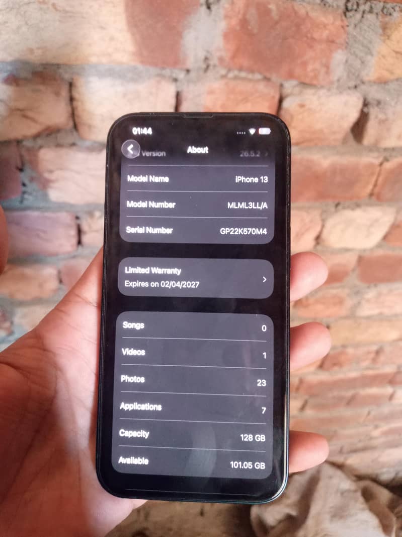 Apple iPhone 13 8