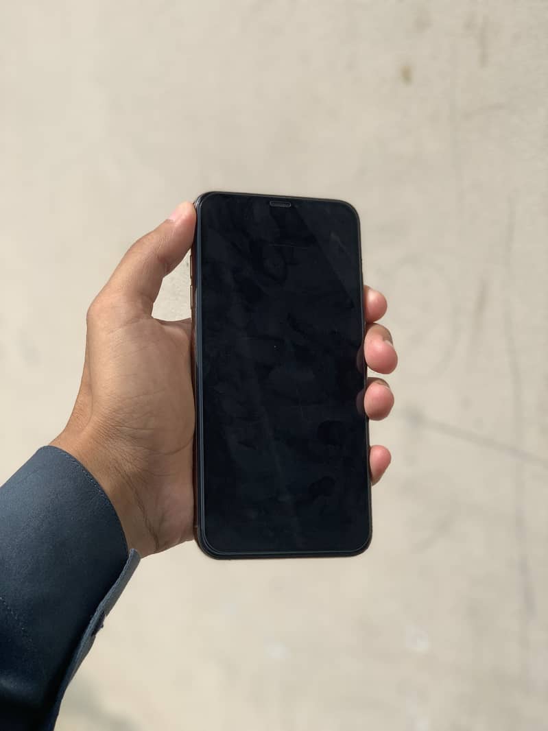 Apple iPhone XS Max 5