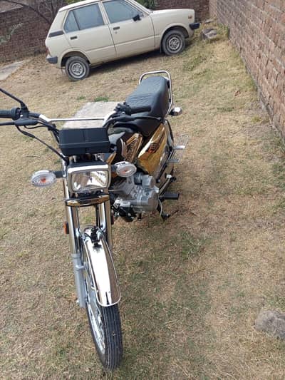 Honda 125 special edition gold colour red