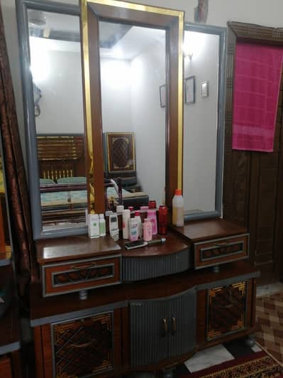 Dresser Table
