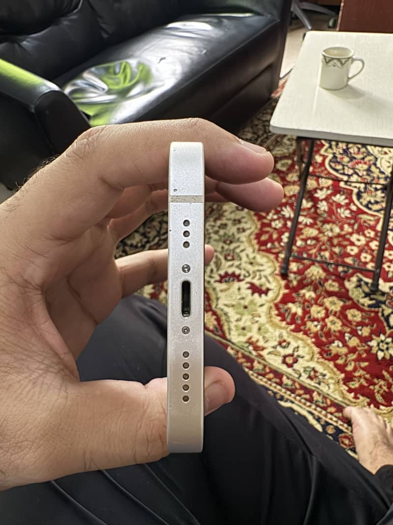 Apple iPhone 13 2