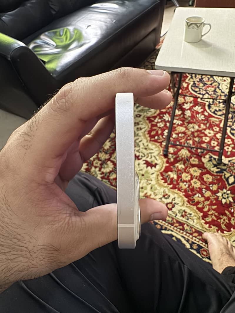 Apple iPhone 13 4