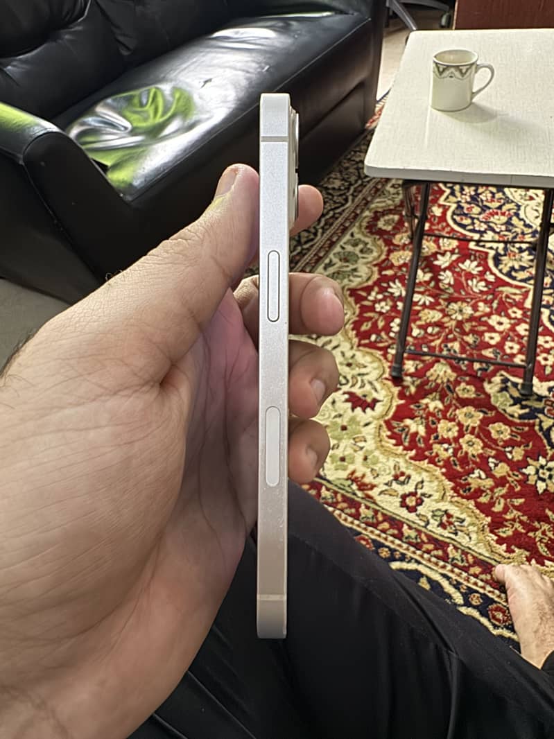 Apple iPhone 13 5