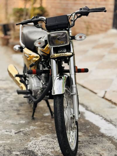 Honda 125 Black gold 2025/2026