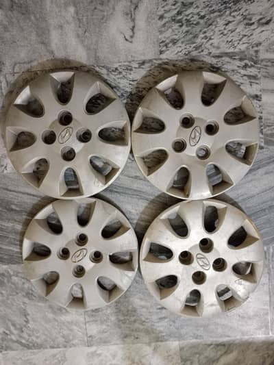 Hyundai santro Exective wheel covers.