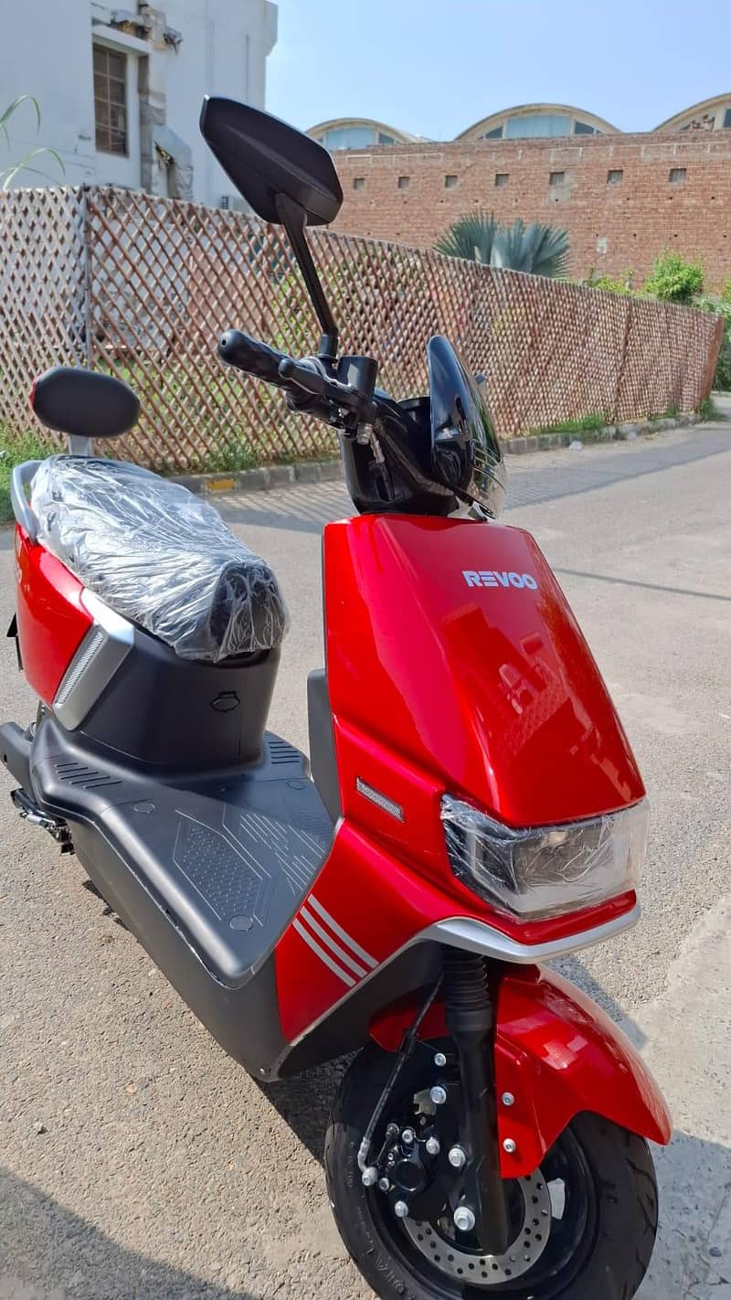 Revoo A12 2