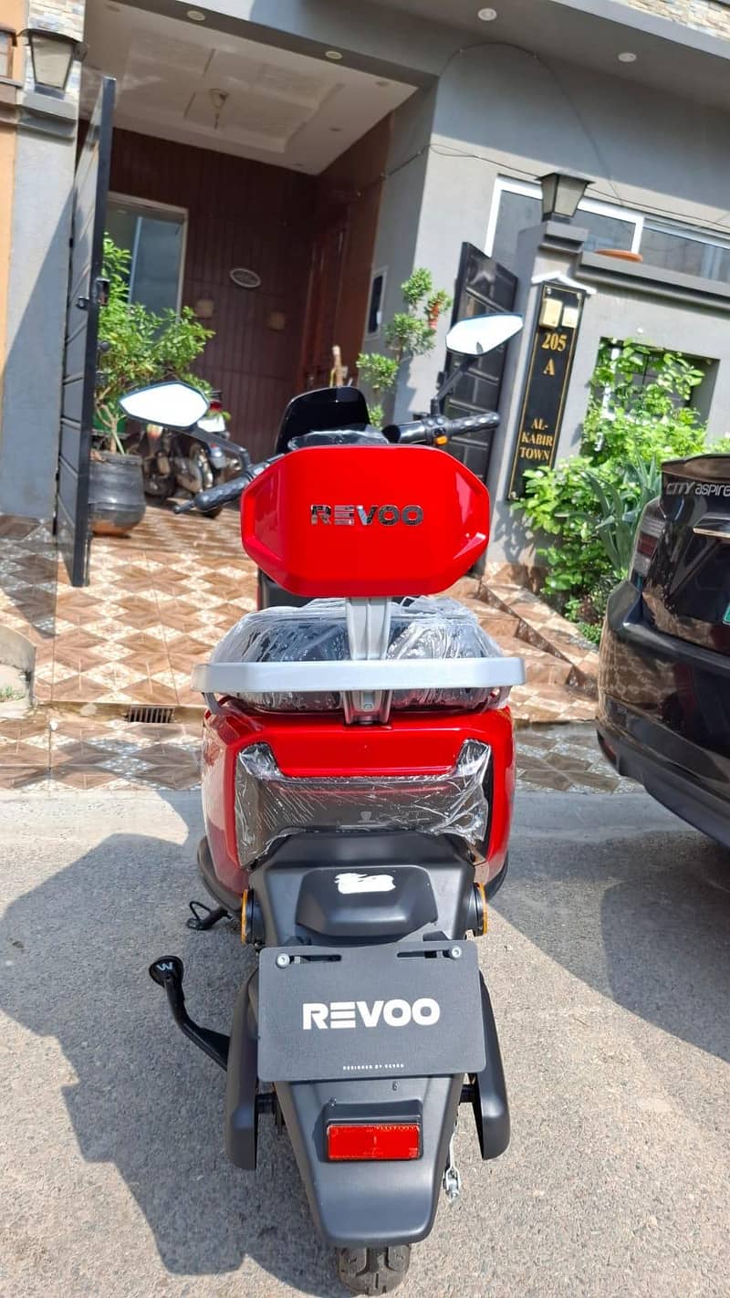 Revoo A12 10