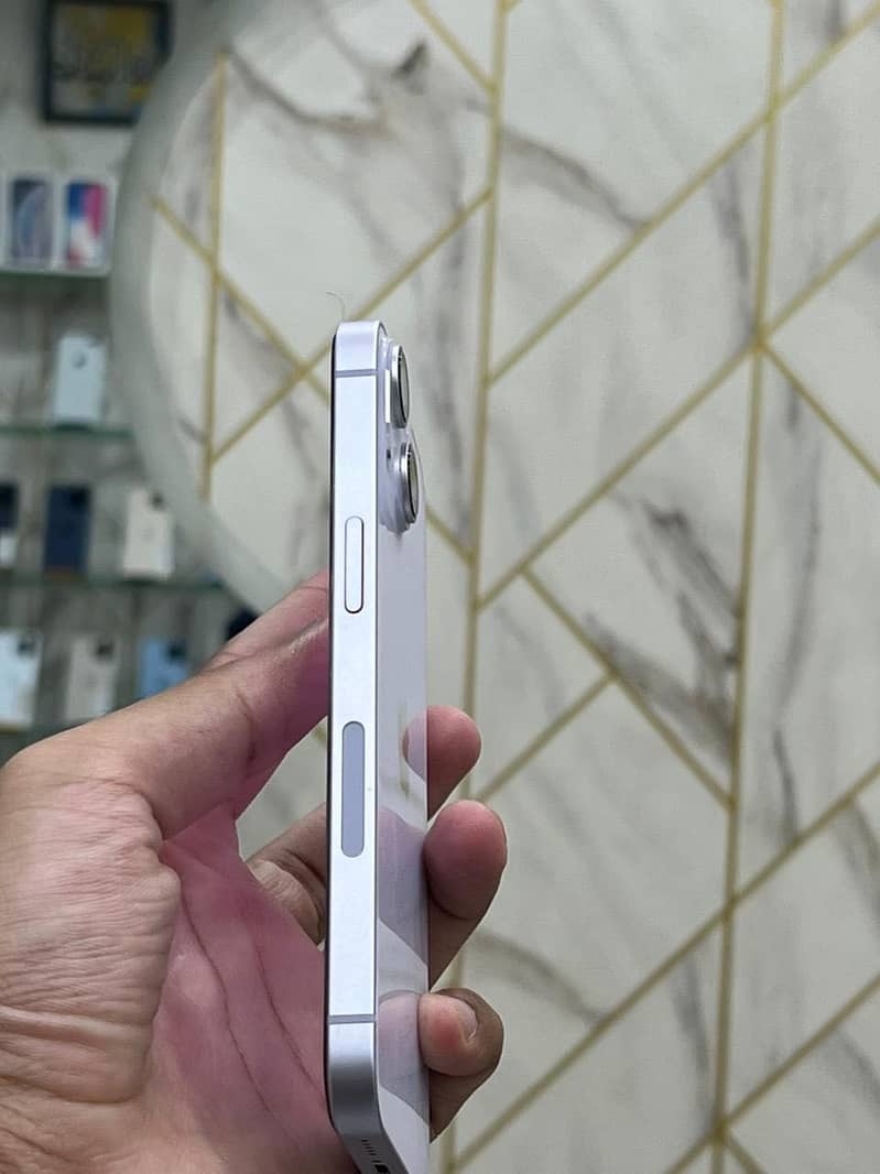 Apple iPhone 14 3