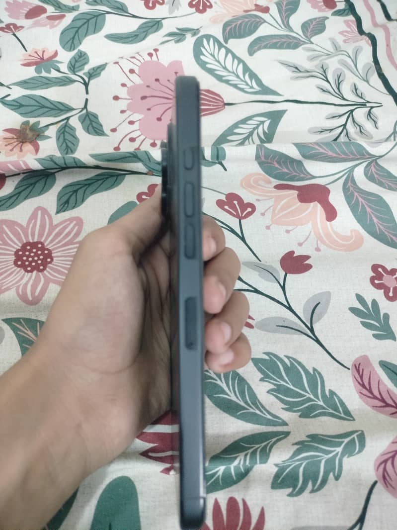 Apple iPhone 16 Pro Max 3