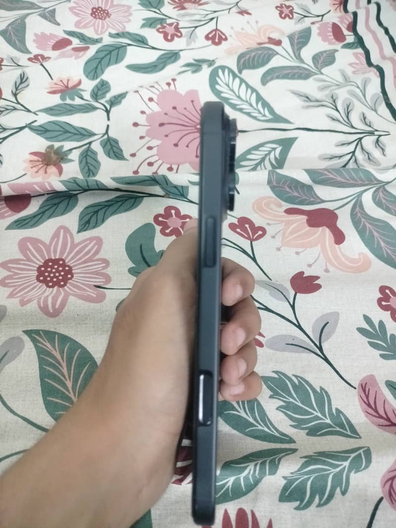 Apple iPhone 16 Pro Max 6