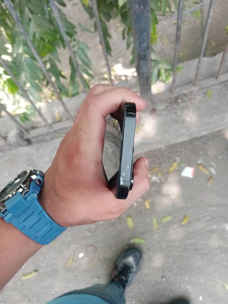 Apple iPhone 14 Pro 4