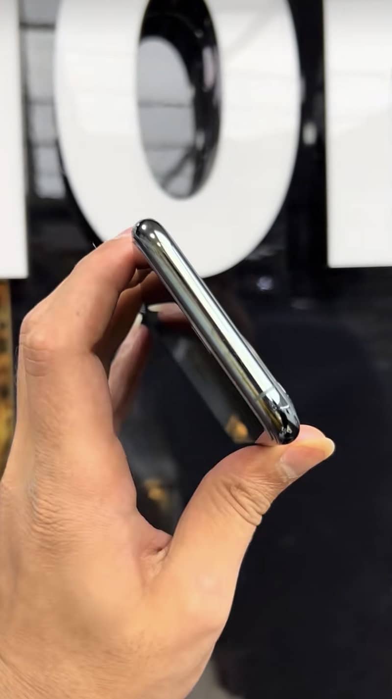 Apple iPhone 11 Pro Max 1