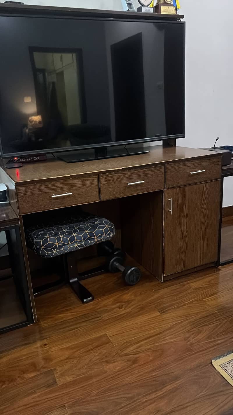 Study table or for LCD 2