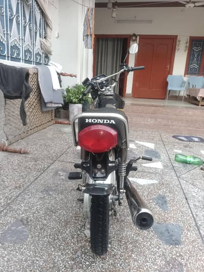 2010 model honda black 125 cc