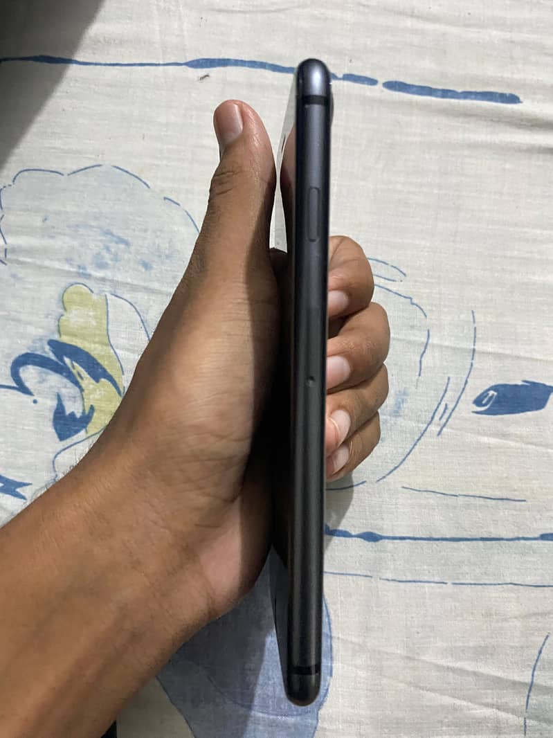 Apple iPhone 8 6