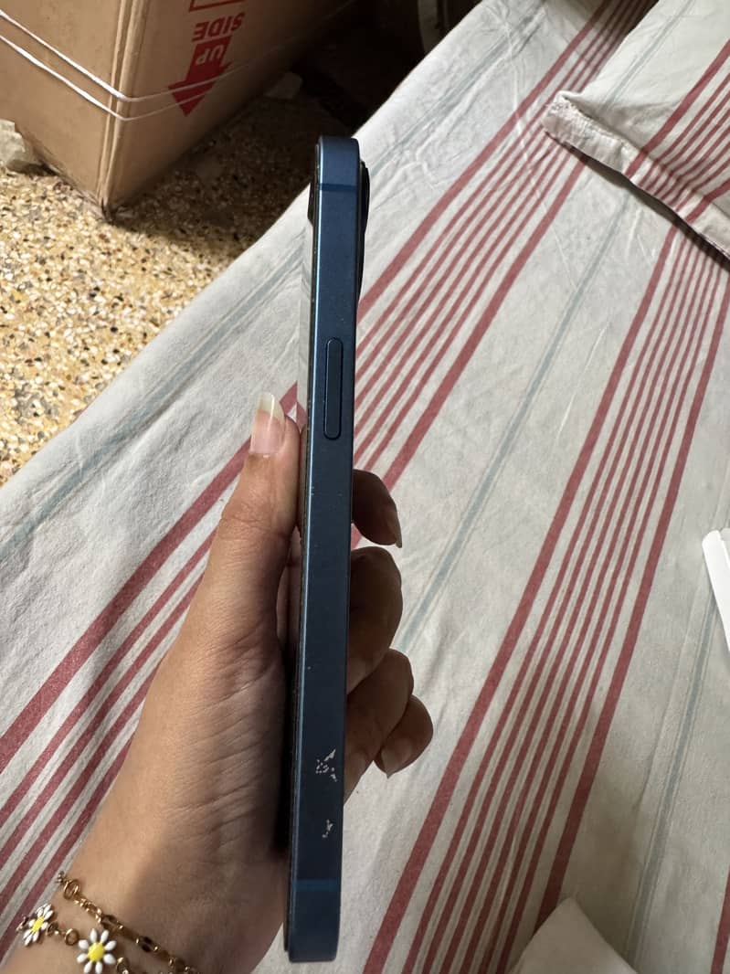 Apple iPhone 13 2