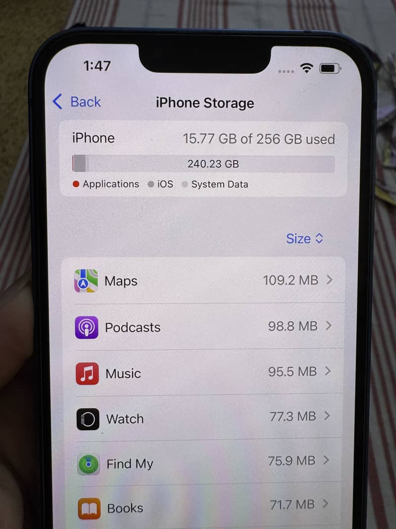 Apple iPhone 13 4