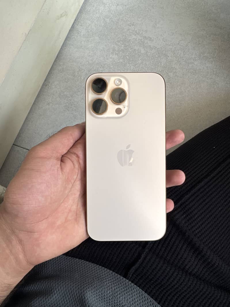 Apple iPhone 16 Pro Max 0
