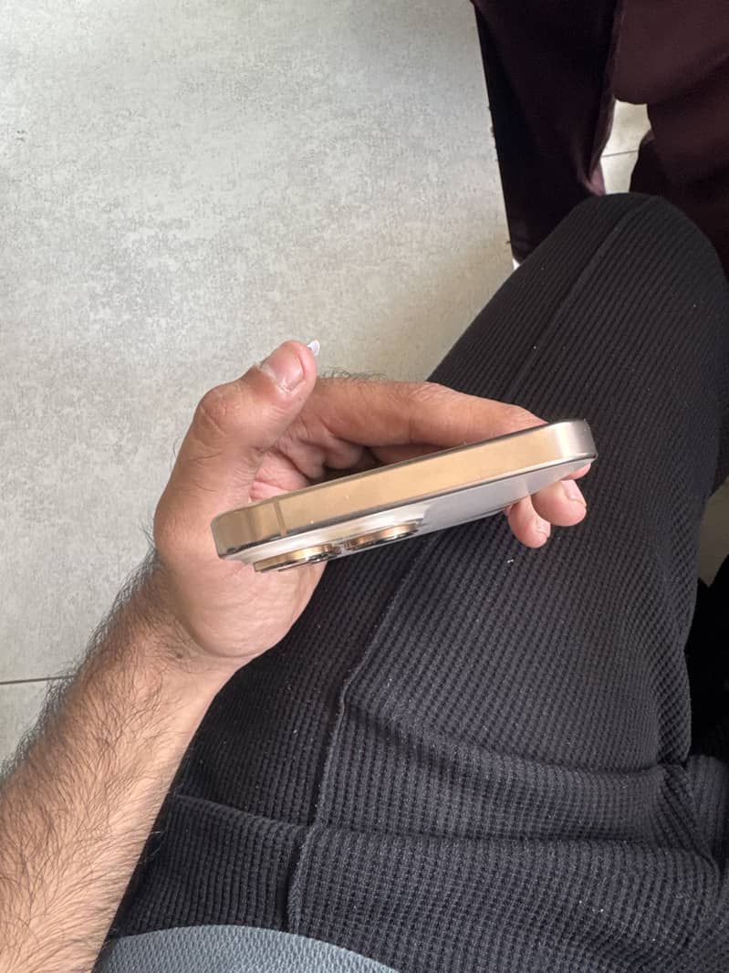 Apple iPhone 16 Pro Max 1