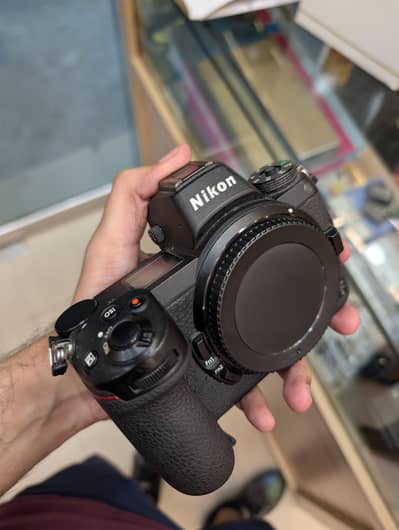 Nikon Z6 body only. original box
