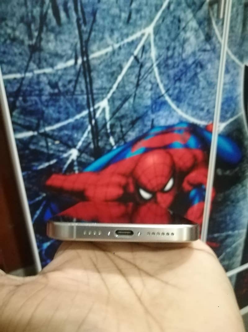 Apple iPhone 15 Pro Max 2
