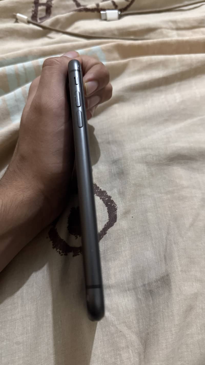Apple iPhone 11 3