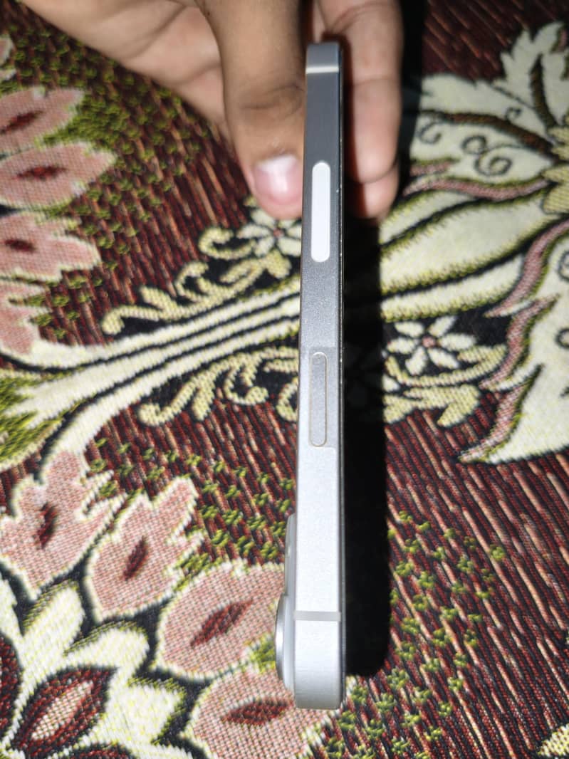 Apple iPhone 14 3