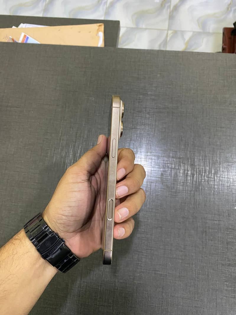 Apple iPhone 16 Pro Max 3