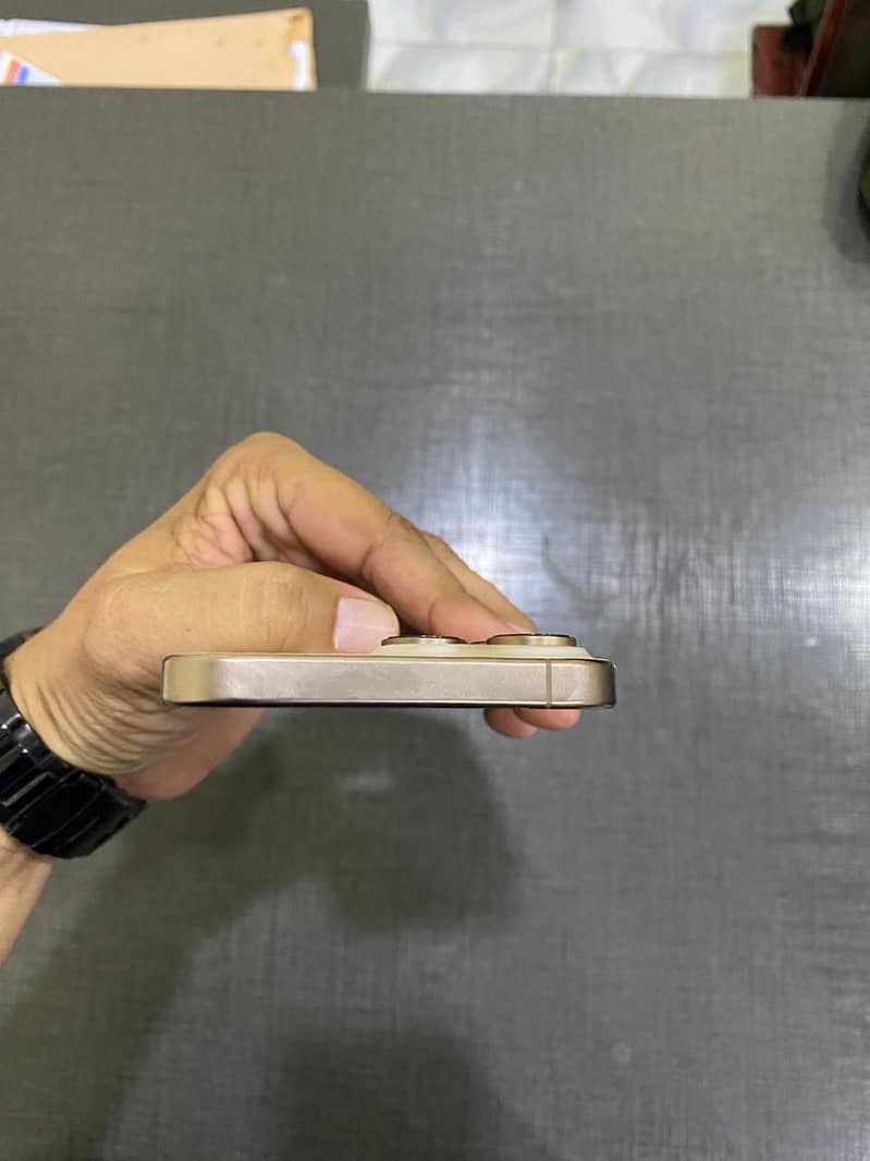 Apple iPhone 16 Pro Max 5