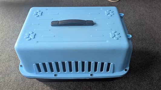 Pet travel box